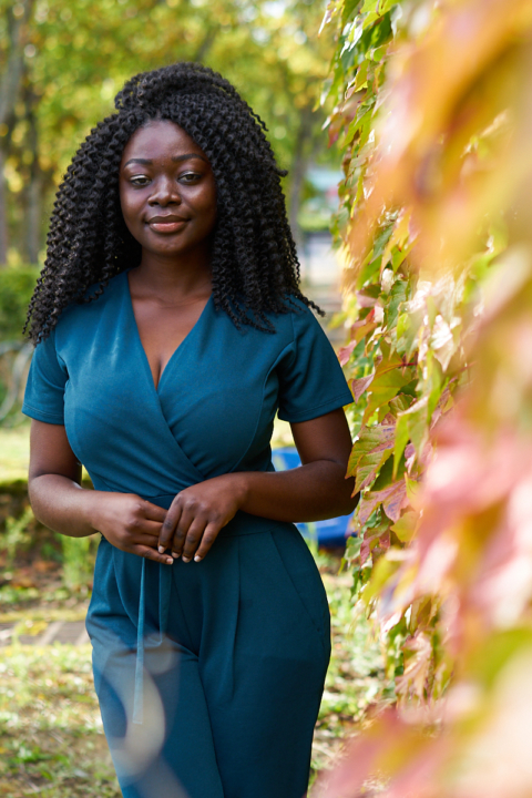 Portrait d'une femme en extérieur